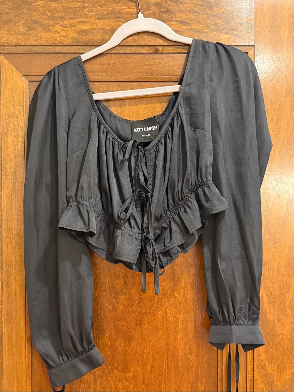 Kittenish Black Tie Front Long Sleeve Crop Top Size Medium